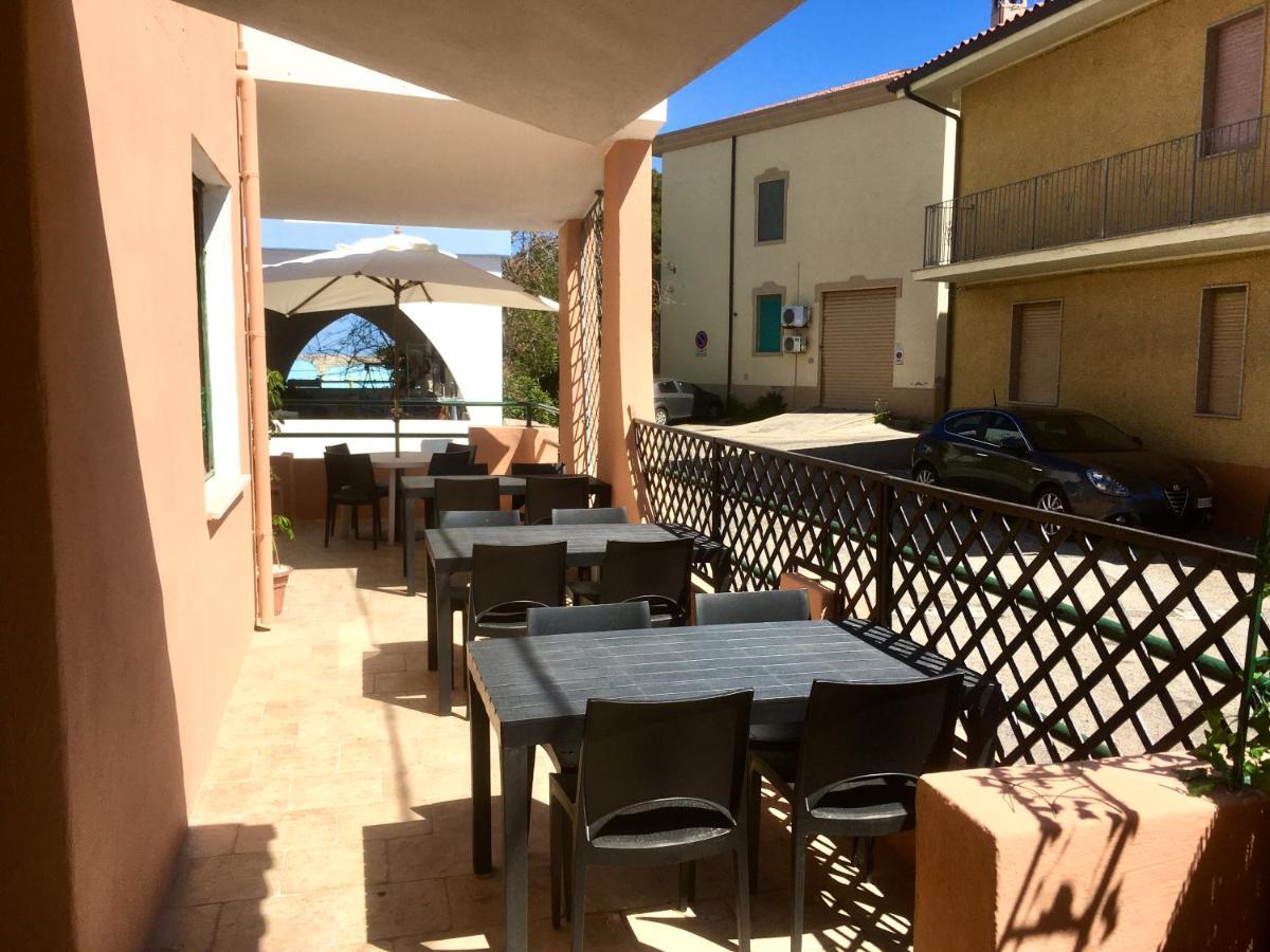 B&B De Janas La Caletta Exteriér fotografie